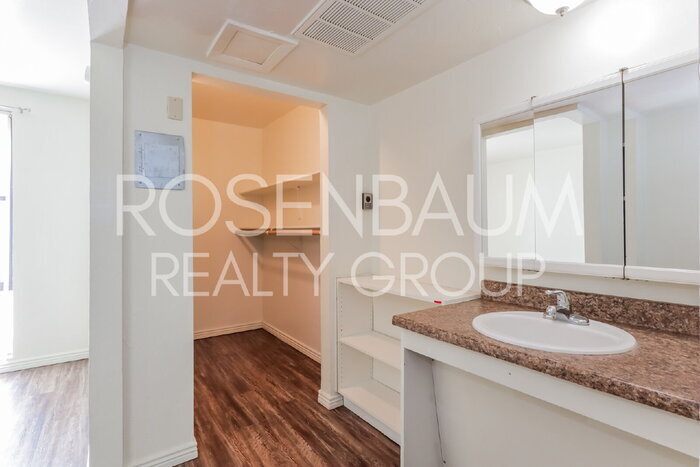 Building Photo - 770 N Dodge Blvd