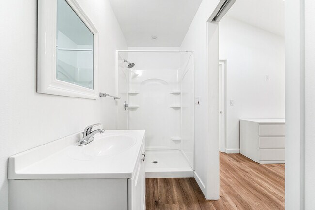 Building Photo - 420 N Batavia St