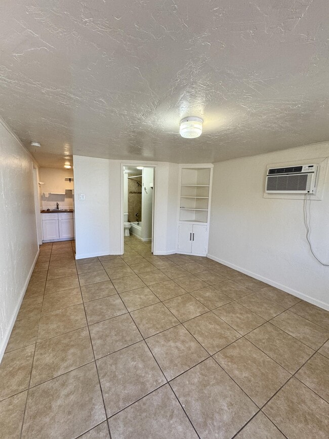 Building Photo - 2014 N 16th Ave