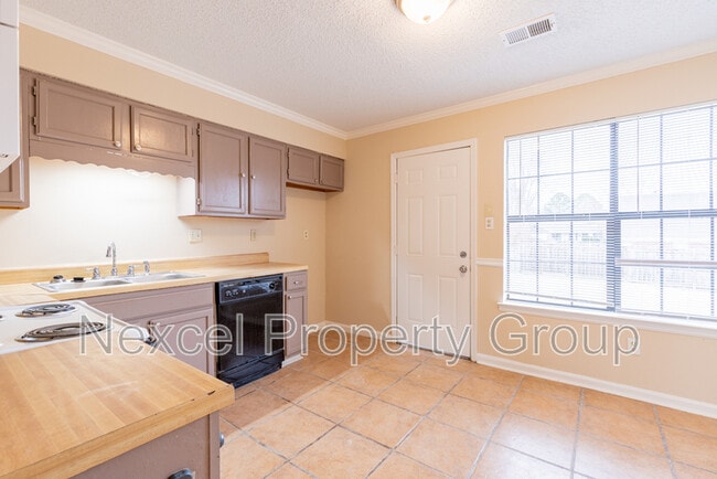 Building Photo - 10152 Yates Dr