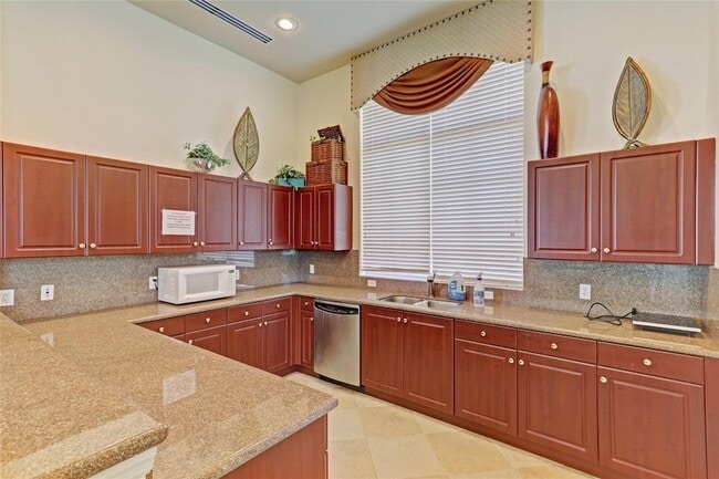 Building Photo - 2037 Nassau Dr