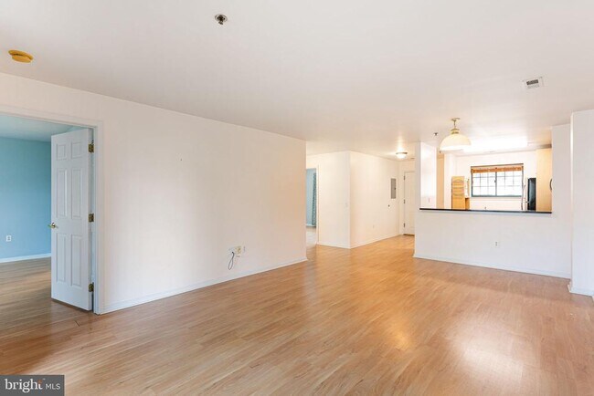 Building Photo - 2 Leverington Ave