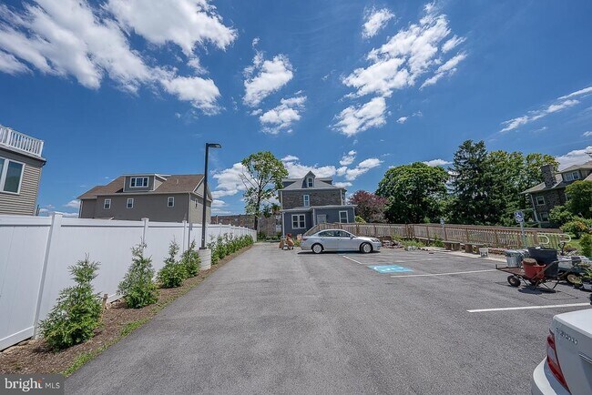 Building Photo - 7350 Ridge Ave