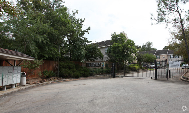 Building Photo - The Townhomes at Pinehollow