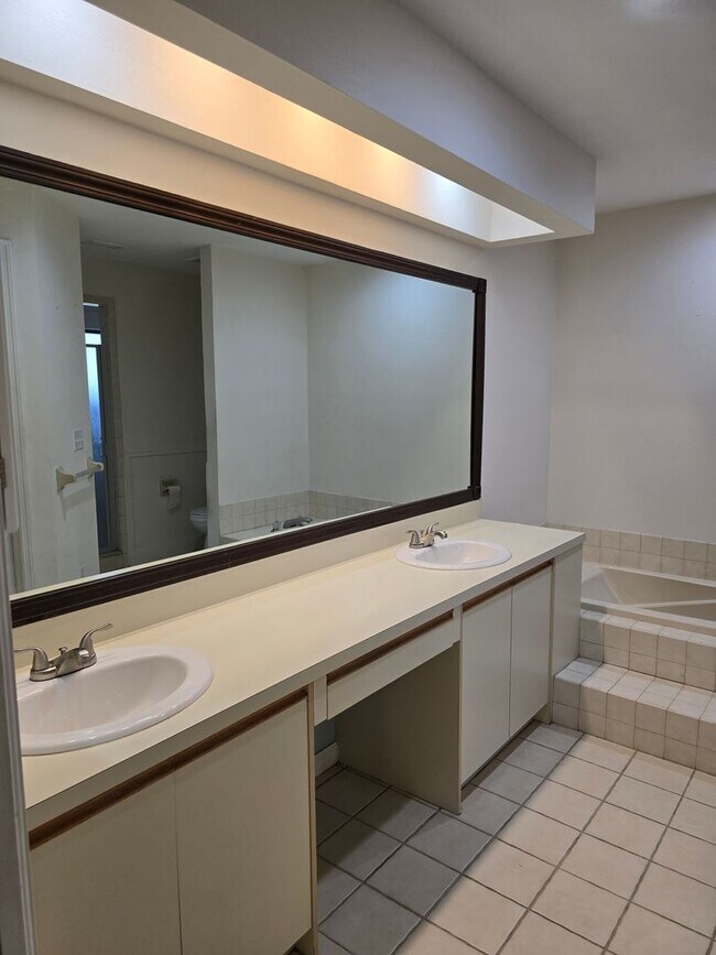 Building Photo - Be Home for the Holidays!