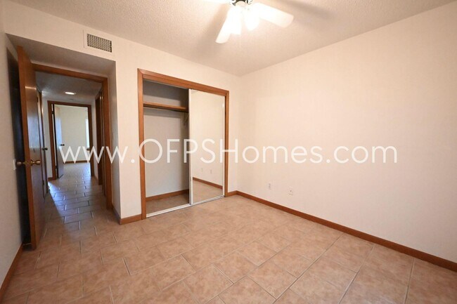 Building Photo - 3934 Balsam Dr
