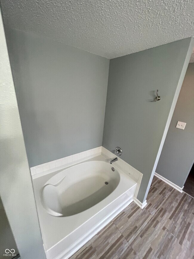 Building Photo - 2830 Monarchy Ln