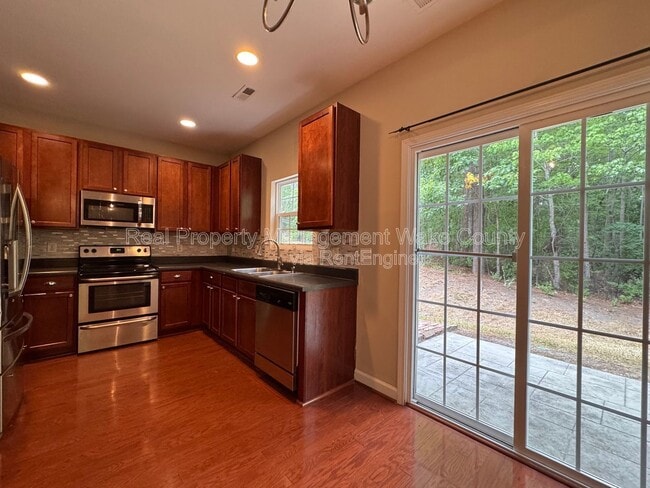 Building Photo - 912 Spring Meadow Dr