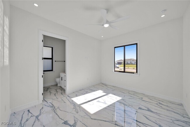 Building Photo - 2521 Diplomat Pkwy W