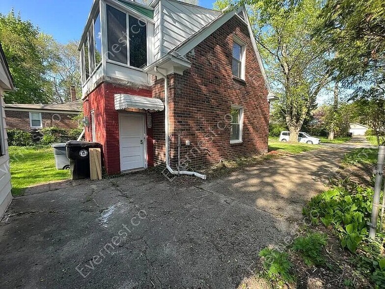 Building Photo - 16833 Brady