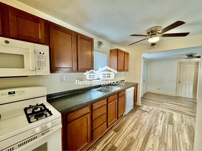 Building Photo - 703 Prairie St