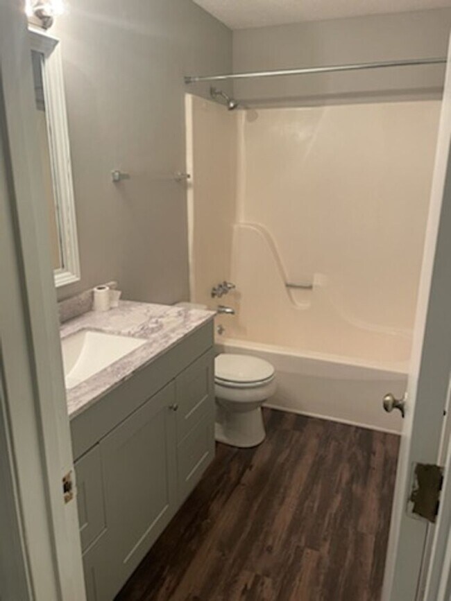 Building Photo - Charming 2br 1.5 near Downtown Cary! Avail...