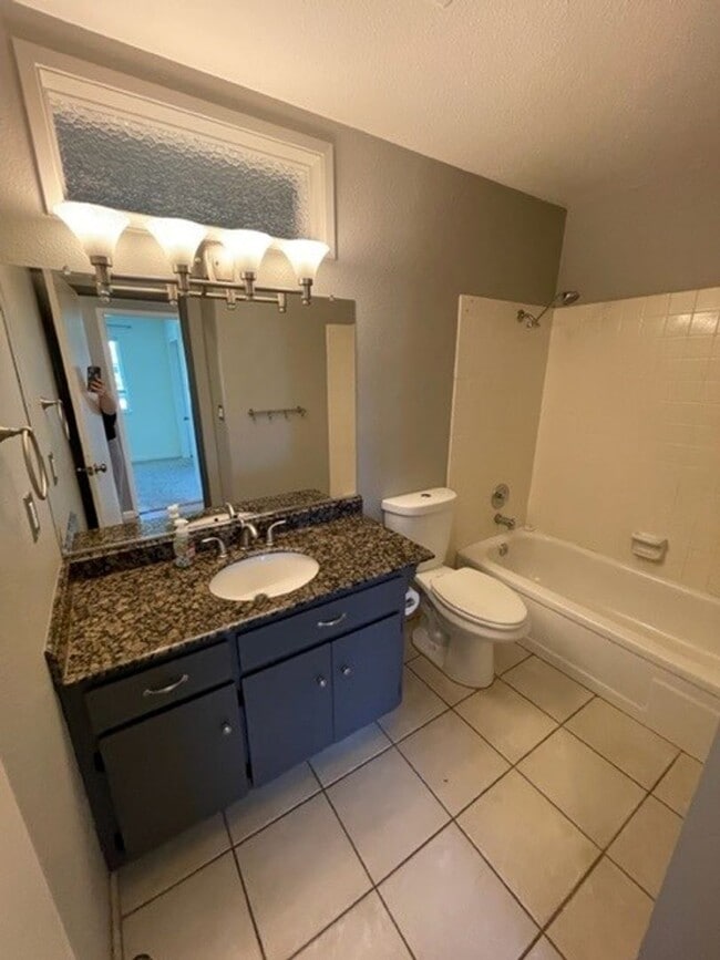 Building Photo - 1825 Vista Creek Dr