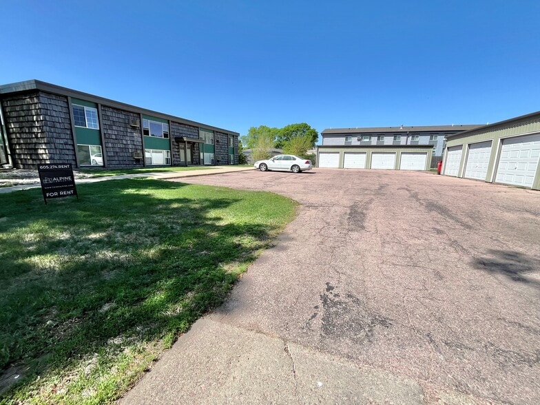 Building Photo - Timberline Court