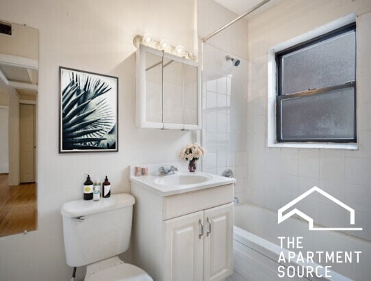 Building Photo - 3003 N Racine Ave