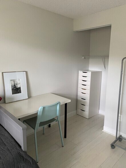 View of the desk and closet. - 7922 Fitzroy St