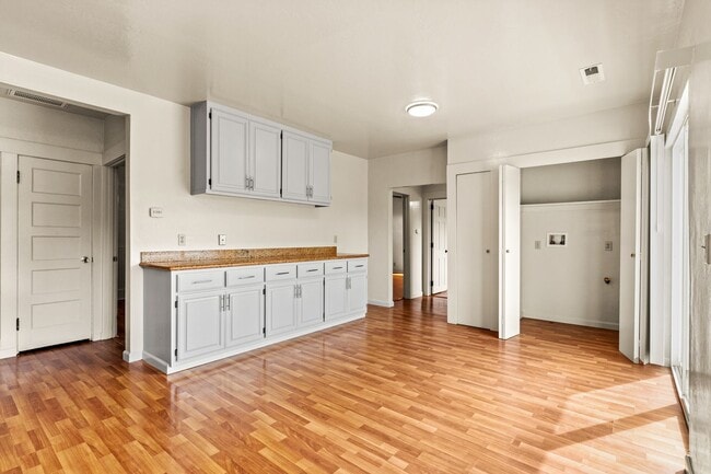 Building Photo - Beautiful Spacious 3 Bedroom Home w/ Brand...