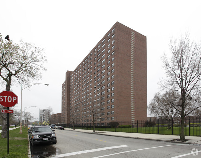 Primary Photo - Midway Gardens Apartments