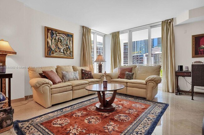 Building Photo - 801 Brickell Key Blvd