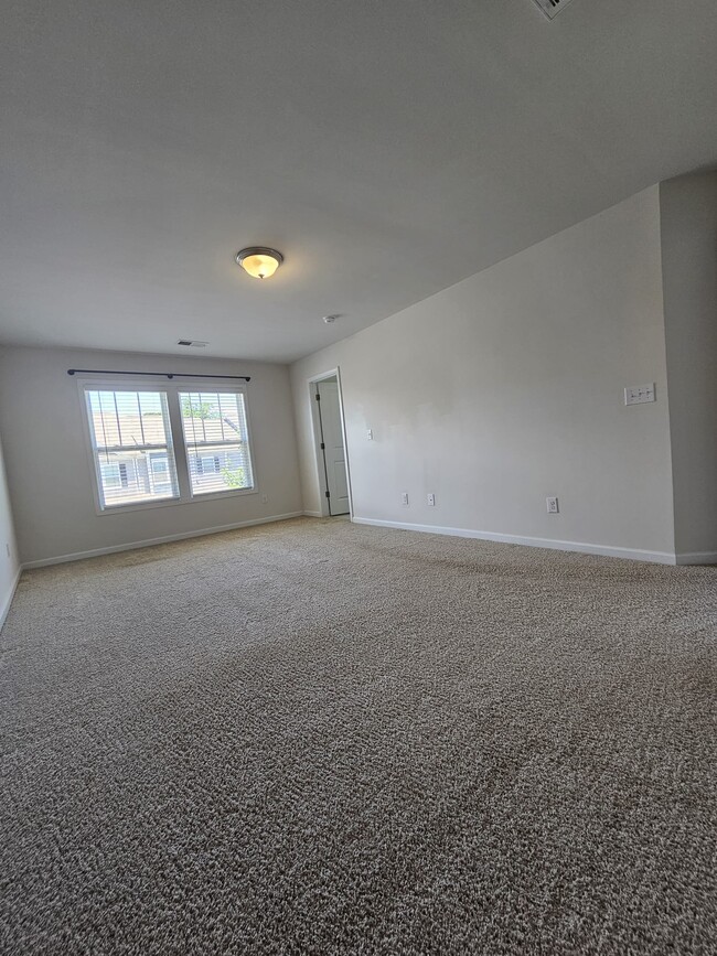Building Photo - 422 Yellow Fox Rd
