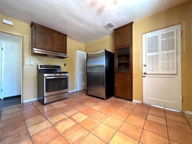 Building Photo - 6233 Commodore Sloat Dr