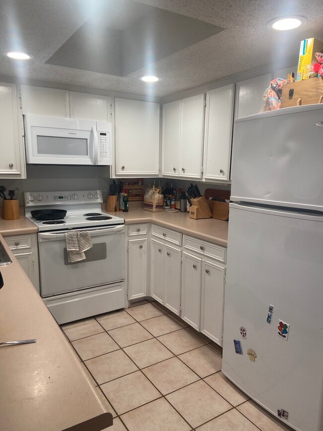 Building Photo - 4012 Cima Serena Dr