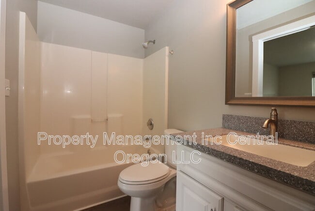 Building Photo - 1472 NE Whisper Ridge Dr