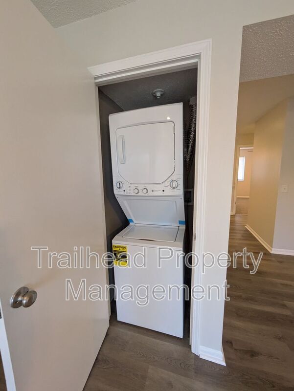 Building Photo - 3632 Wyoming St