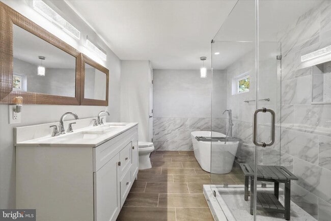 Building Photo - 408 Blue Ridge Ave NE