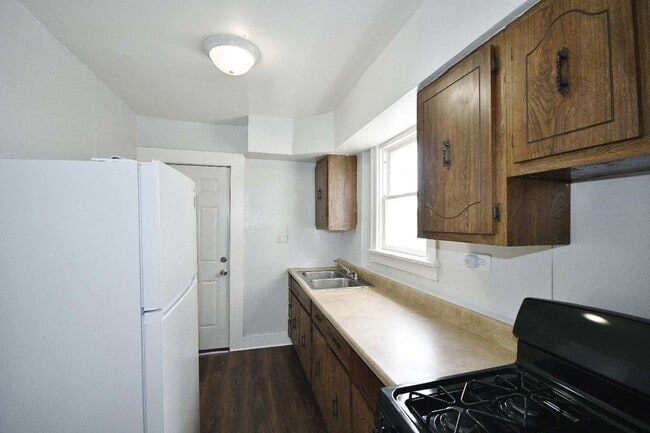 Building Photo - Charming 3-bedroom, 1-bathroom house locat...
