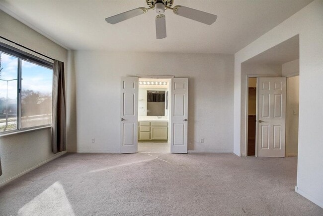 Building Photo - Beautiful 3 Bedroom, 2 Story Home in the Heart of Summerlin!