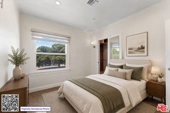 Building Photo - 5245 S San Vicente Blvd