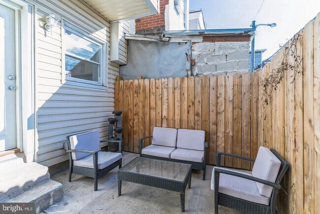 Building Photo - 2653 Jasper St