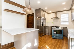 Building Photo - 986 Neil Ave