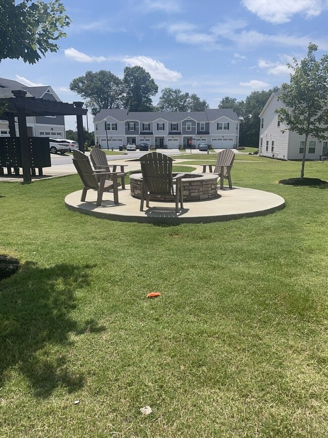 Building Photo - 3 Bedroom 2.5 Bathrooms In Greer Echo Ridge Community