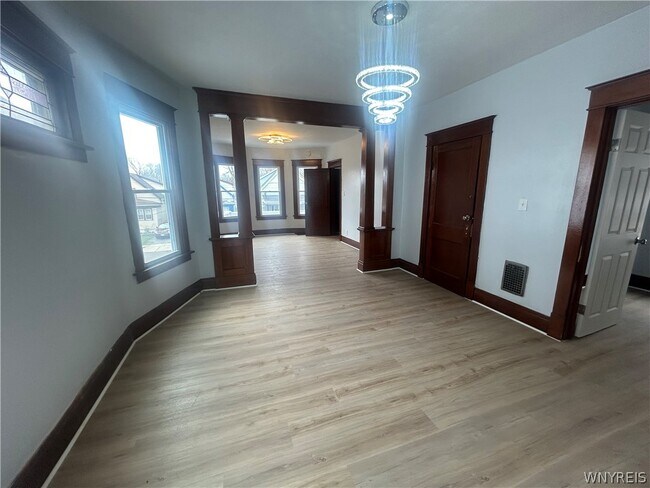 Building Photo - 411 Cambridge Ave