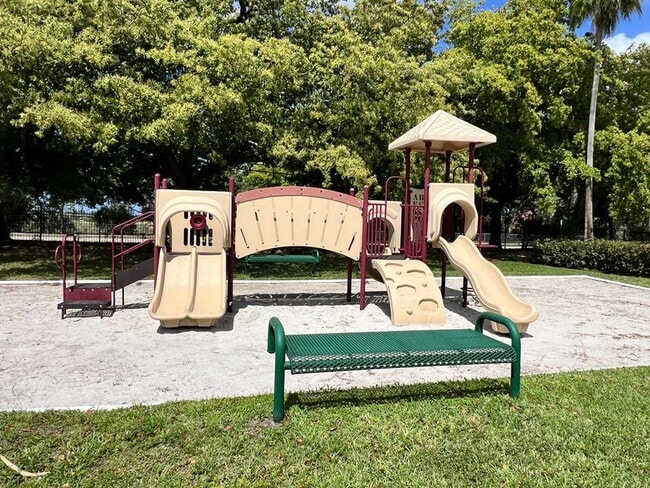 Building Photo - 465 SW 113th Way