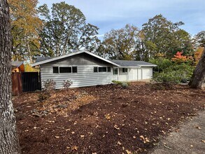 Building Photo - Great 3-Bedroom, 1.5-Bath Home In South Eugene!