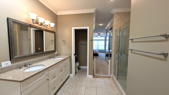 Building Photo - 252 S Glades Trail