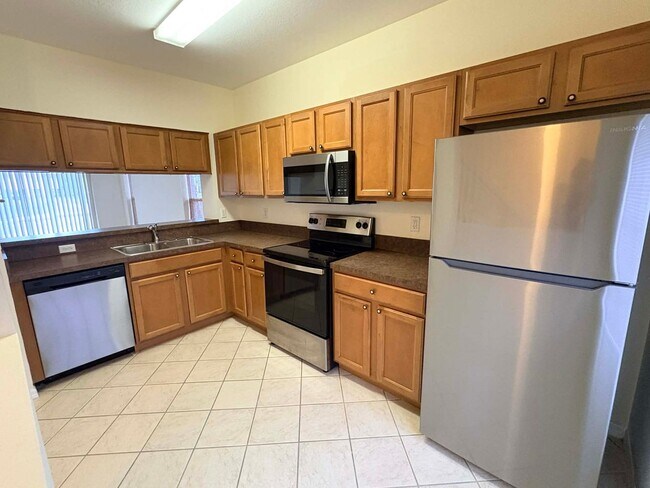 Building Photo - 2/2.5 Townhome in Fort Myers for Rent