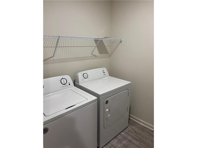 Building Photo - 1112 Natalie Ave