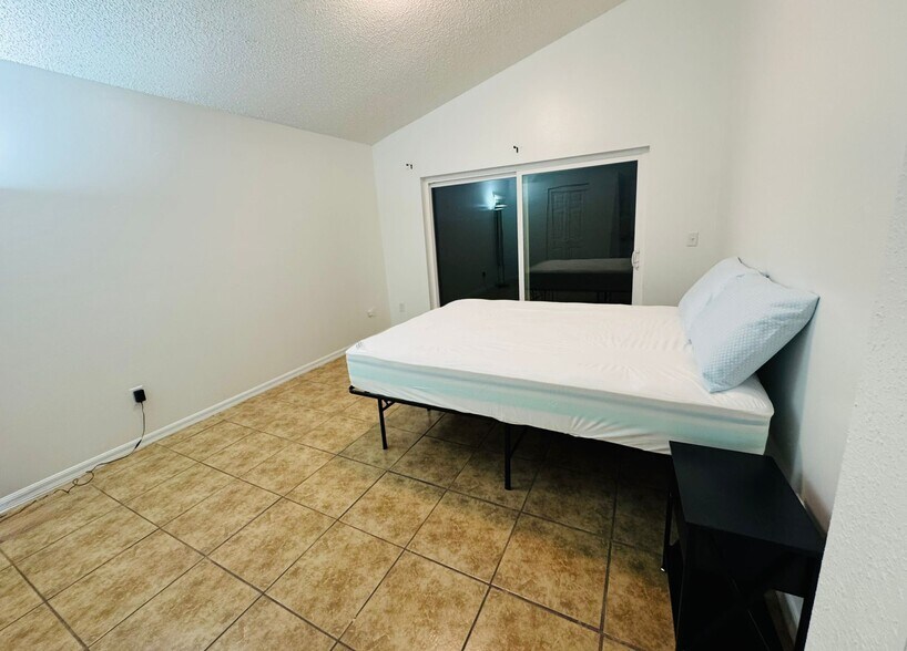 Private Room - 536 Cheshire Way