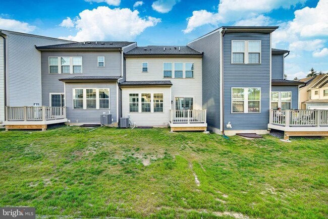 Building Photo - 302 Milton Stamp Dr