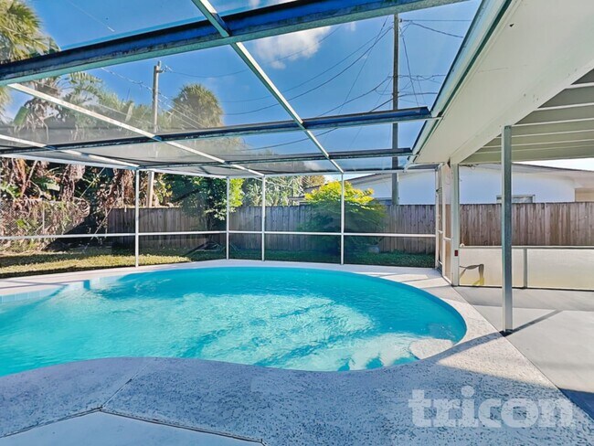 Building Photo - 3516 E Roundtree Dr