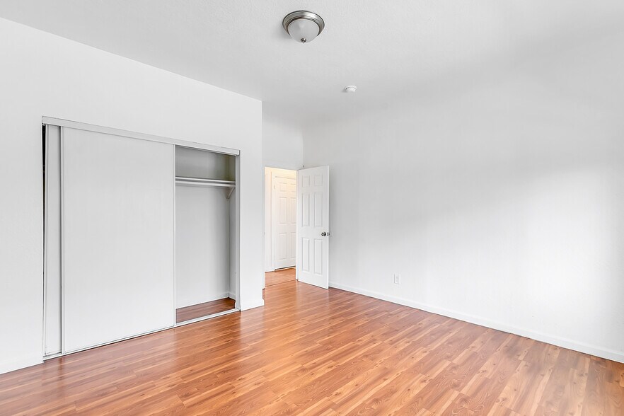 Building Photo - 321 E 84th St