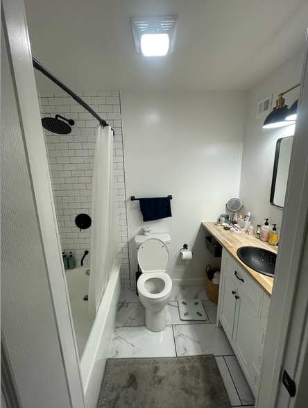Full Bathroom - 6010 Riggs Rd