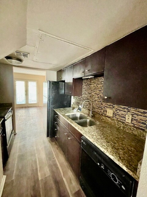 Building Photo - 600 Bagby Ave