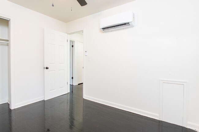 Building Photo - 802 N Minnesota St