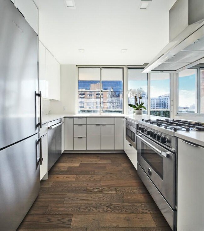 Building Photo - 3 bedroom in NEW YORK NY 10010