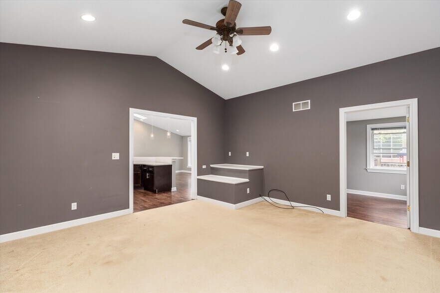 Building Photo - 854 Brooklawn Dr